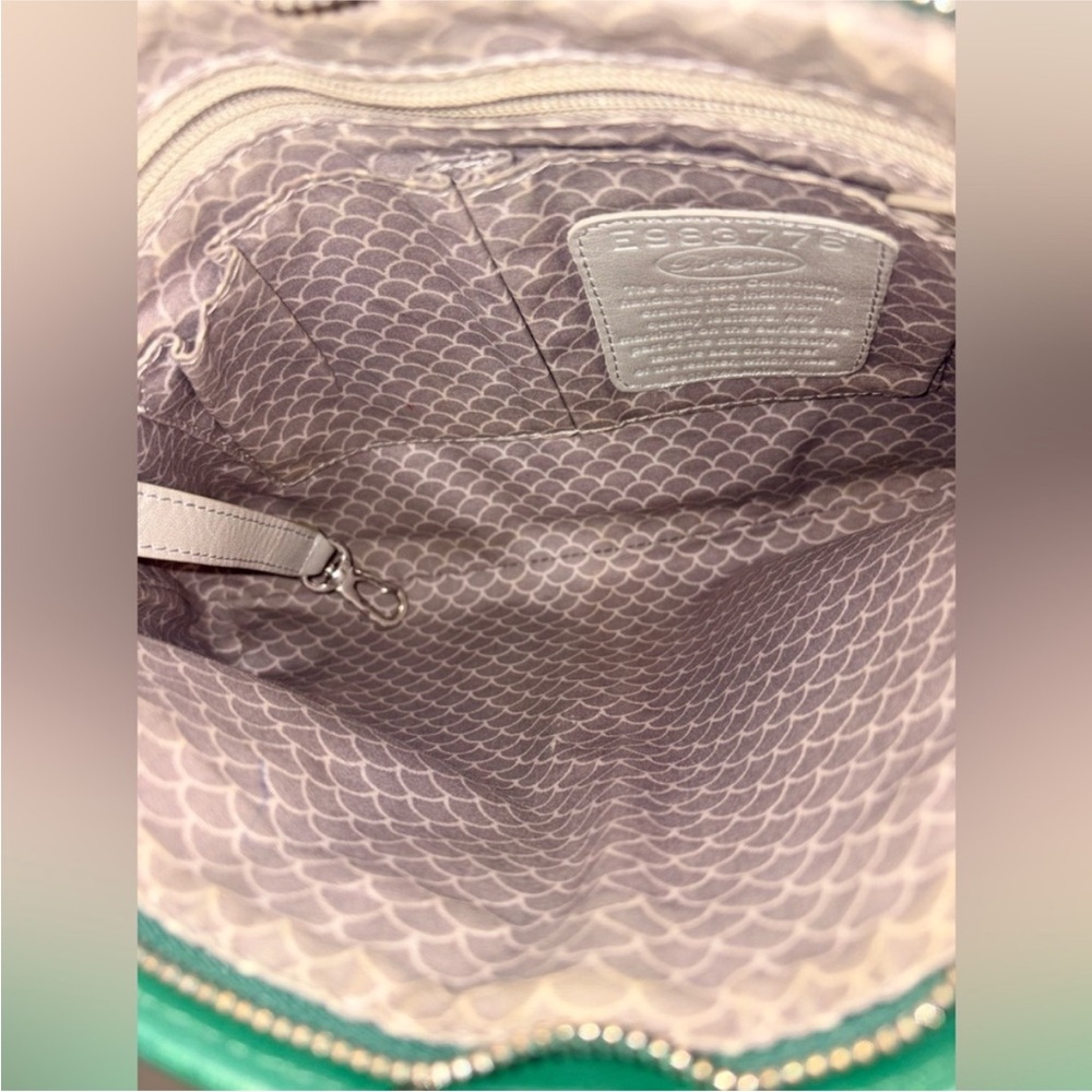 💚 Brighton Emerald Green Leather Crossbody - Picture 15 of 16